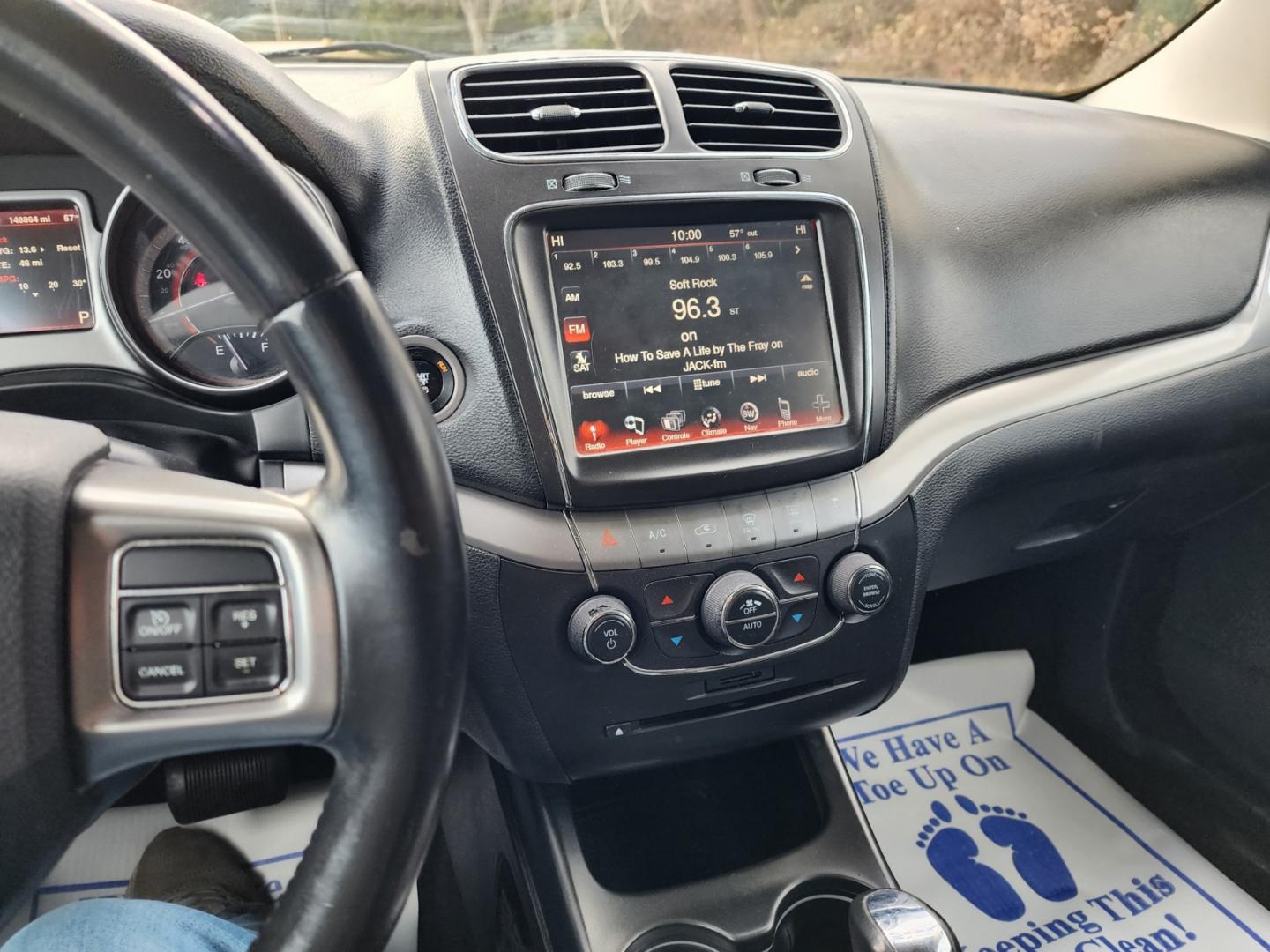 2016 Gray /Black Dodge Journey Crossroad FWD (3C4PDCGB9GT) with an 2.4L L4 DOHC 16V engine, 4A transmission, located at 1221 Madison St., Shelbyville, TN, 37160, (931) 680-9439, 0.000000, 0.000000 - Photo#7